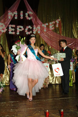 026-PERVAJA-Miss_Yniversiteta_2006